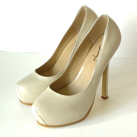 NWOT Tribute Pump - 37 - Picture 1 of 7